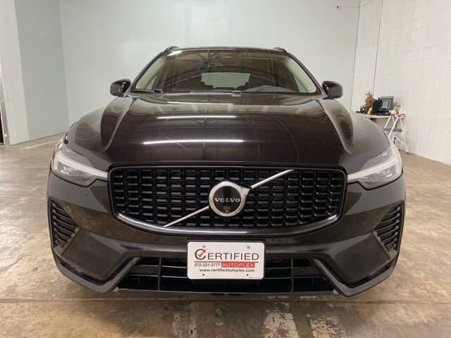 2025 Volvo XC60 B5 Plus Dark Theme