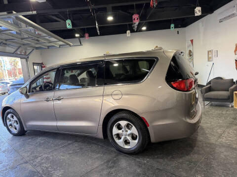 2018 Chrysler Pacifica Hybrid Touring Plus