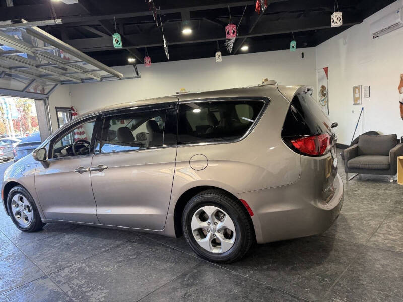 2018 Chrysler Pacifica Hybrid Touring Plus