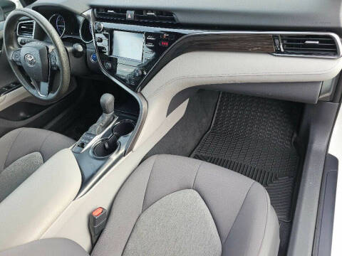 2020 Toyota Camry Hybrid LE