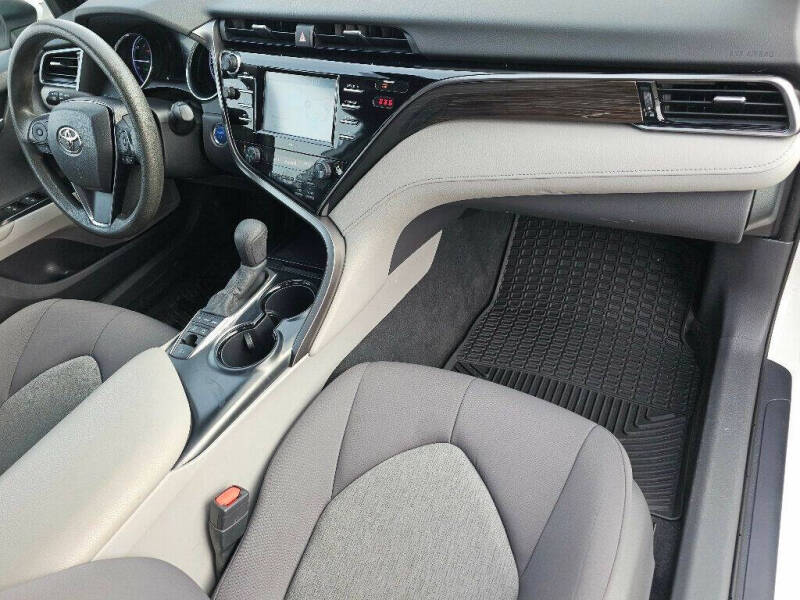 2020 Toyota Camry Hybrid LE