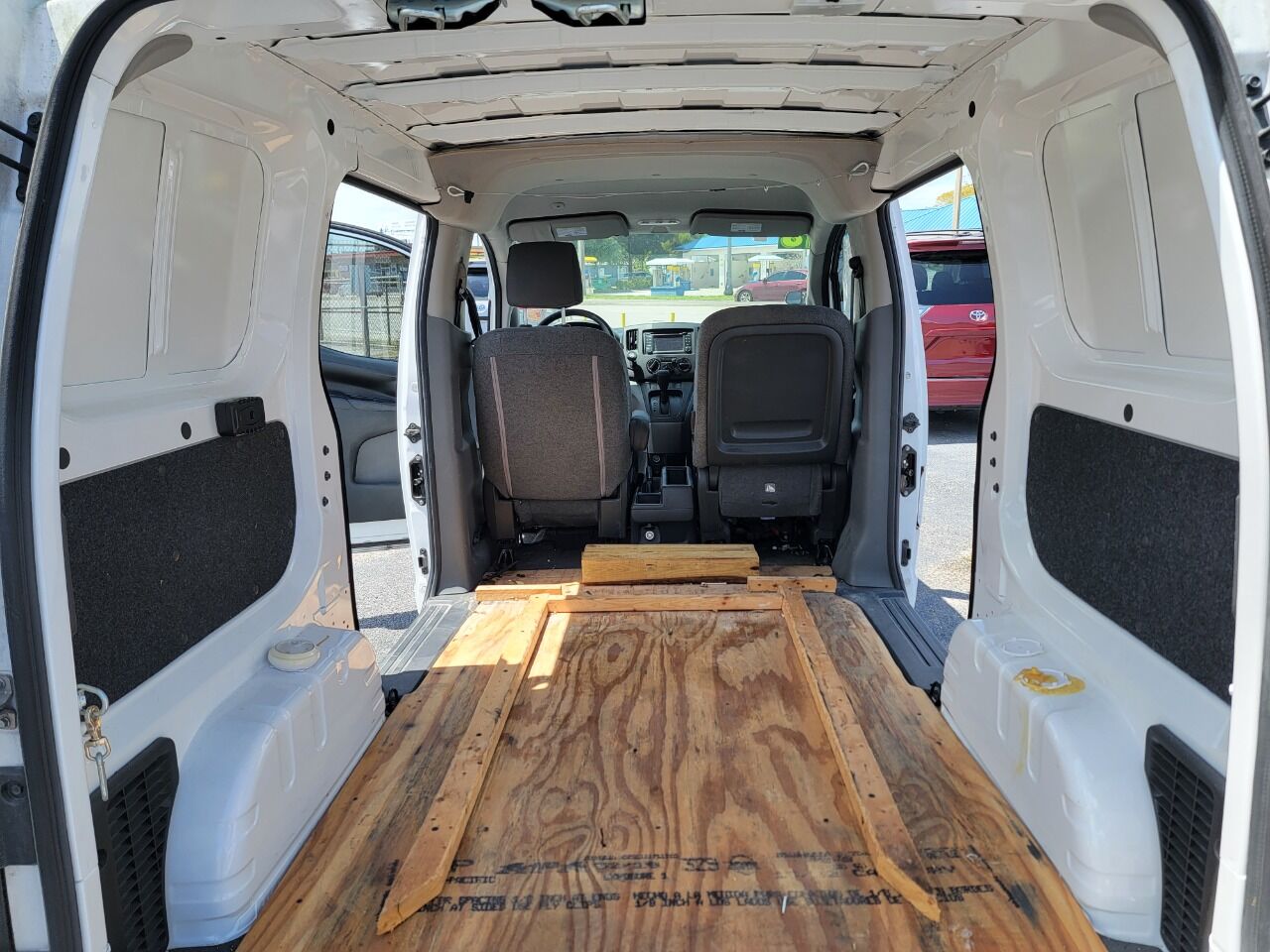 2018 NISSAN NV200 Van - $17,999