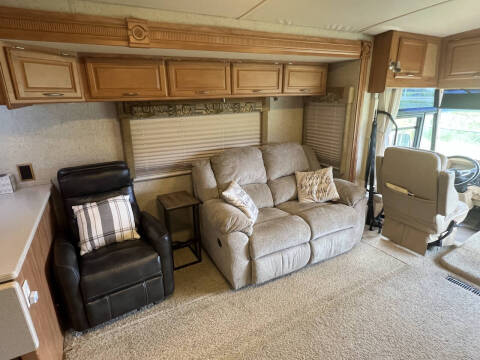 2007 Winnebago Adventurer