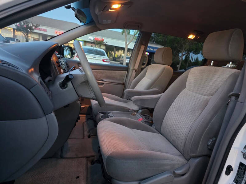 2007 Toyota Sienna LE 8-Passenger