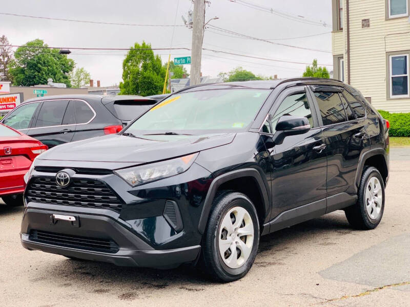 2019 Toyota RAV4 LE's photo