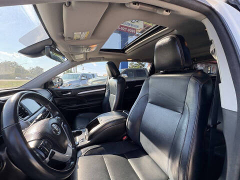 2017 Toyota Highlander SE