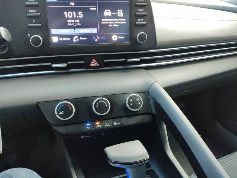 2023 Hyundai Elantra SE