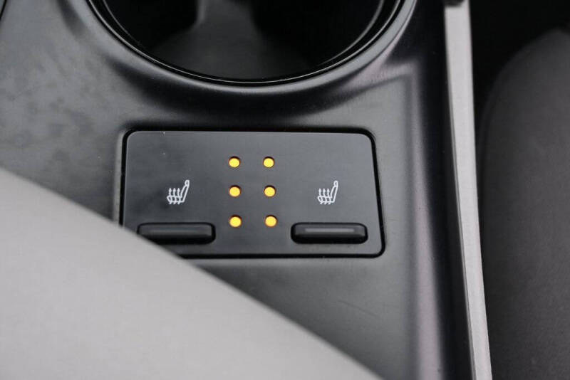 2019 Toyota Camry Hybrid LE