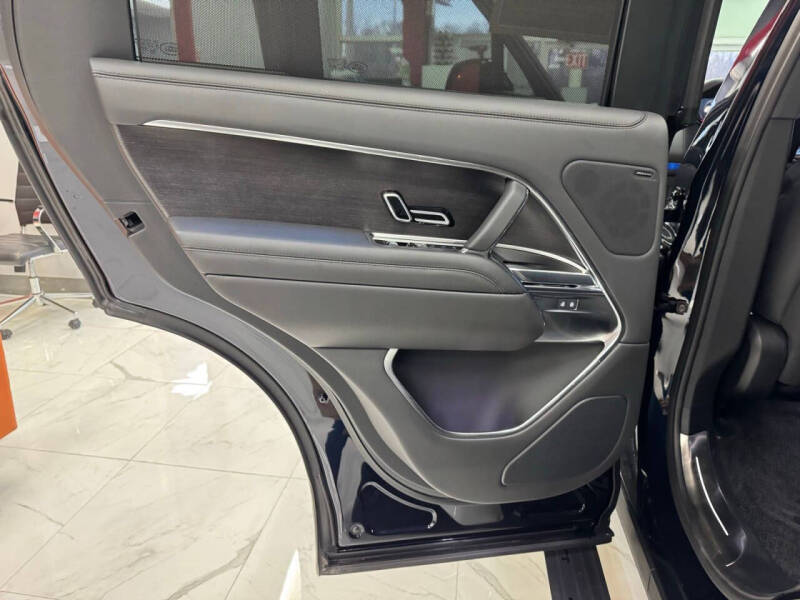 2025 Land Rover Range Rover P400 SE