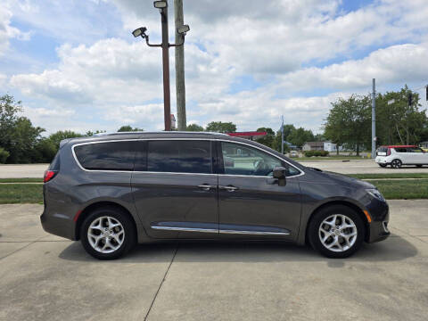 2017 Chrysler Pacifica Touring-L Plus