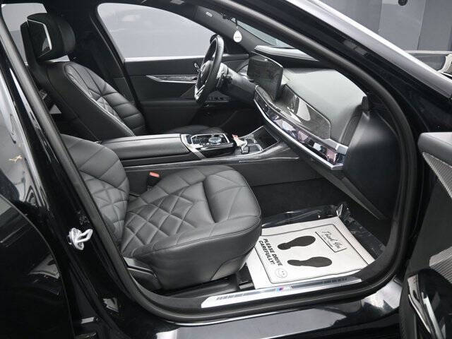 2023 BMW 7 Series 740i