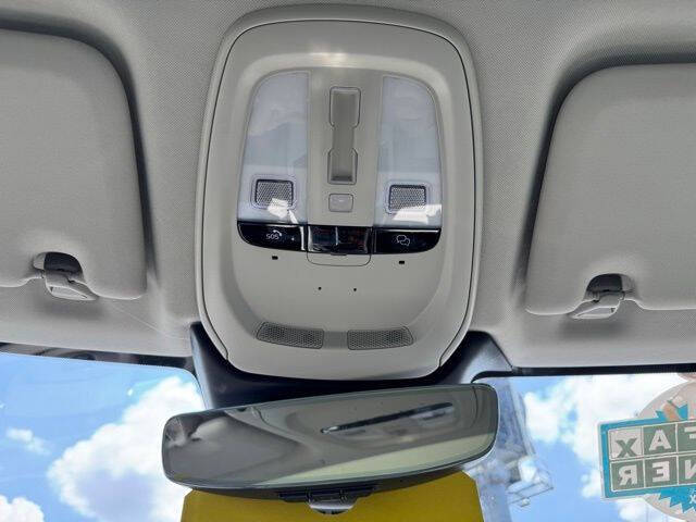 2024 Volvo XC60 B5 Ultimate Dark Theme