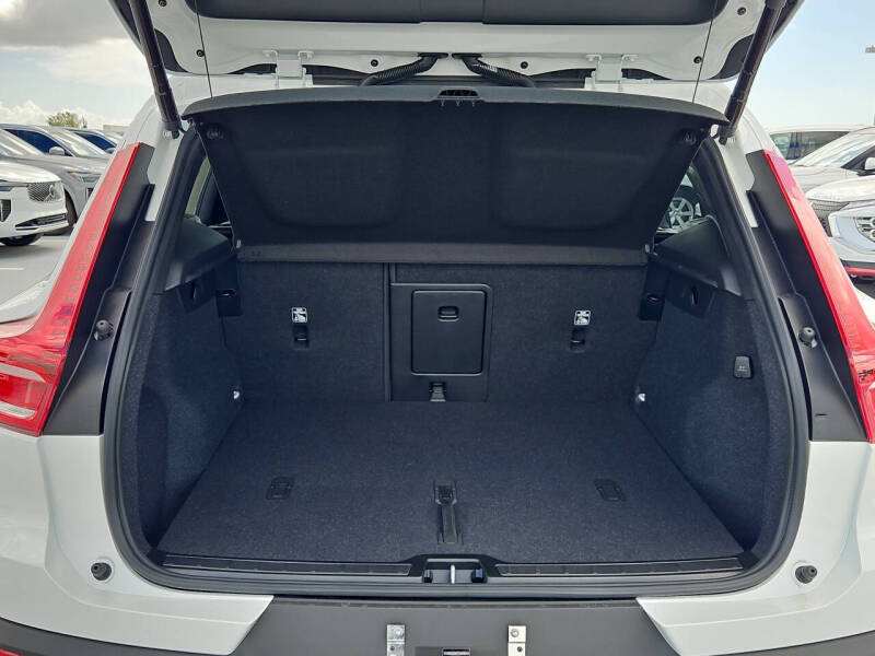 2026 Volvo XC40 B4 Plus