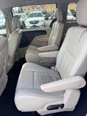 2012 Chrysler Town and Country Touring-L