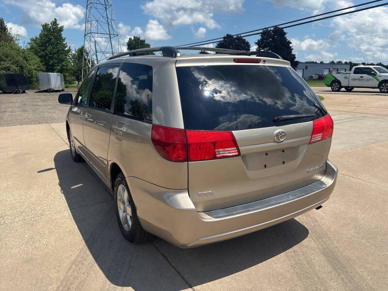 2004 Toyota Sienna LE 7 Passenger