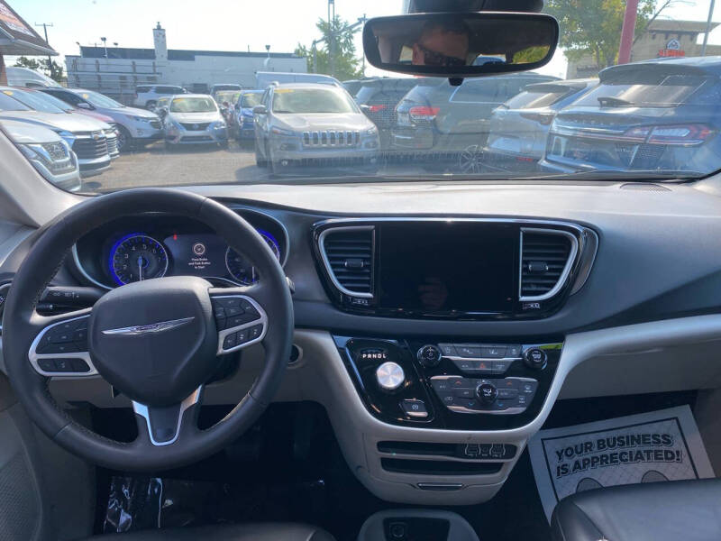 2023 Chrysler Pacifica Touring L
