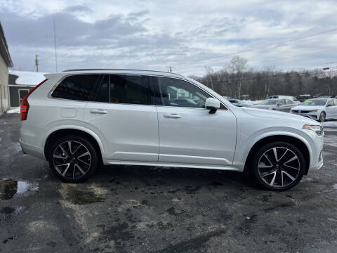 2021 Volvo XC90 T6 Momentum 7-Passenger