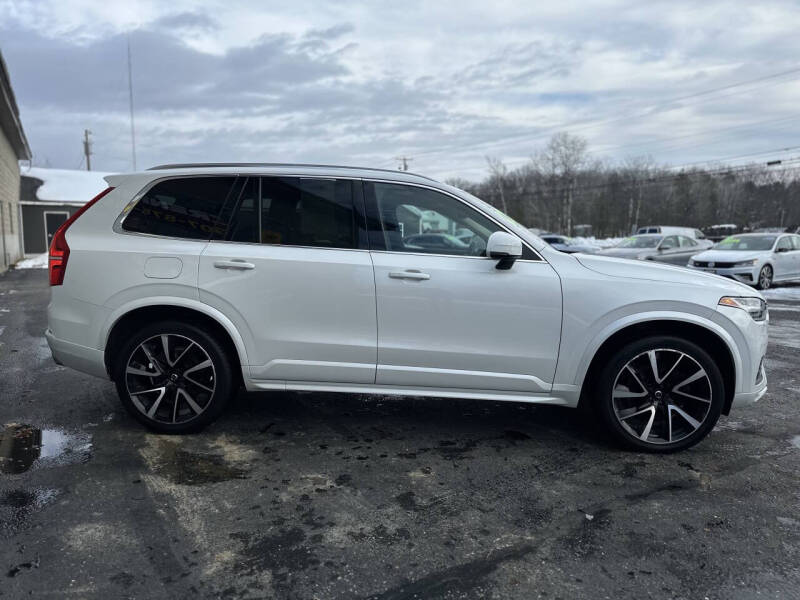 2021 Volvo XC90 T6 Momentum 7-Passenger