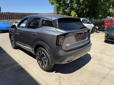 2025 Nissan Kicks SV