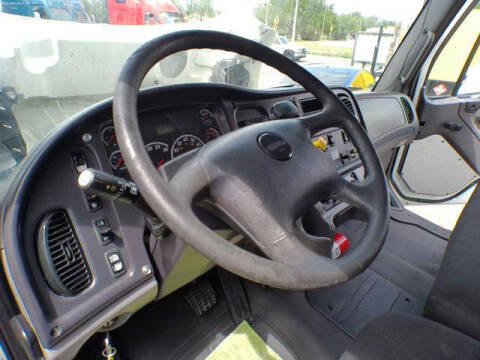 2015 Freightliner M2 106
