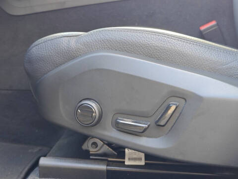 2025 Volvo XC60 B5 Plus Dark Theme