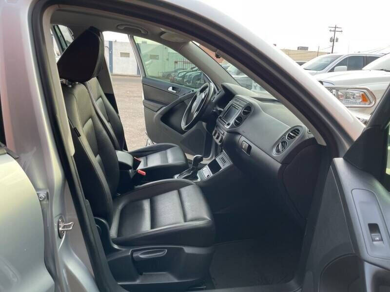 2014 Volkswagen Tiguan SE photo 17