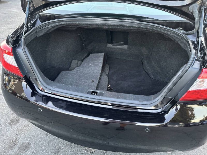 2012 Infiniti M37