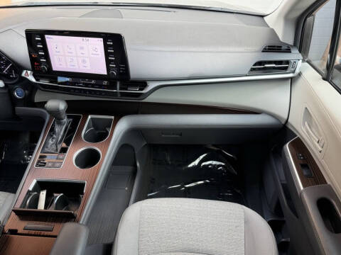 2021 Toyota Sienna LE 8-Passenger