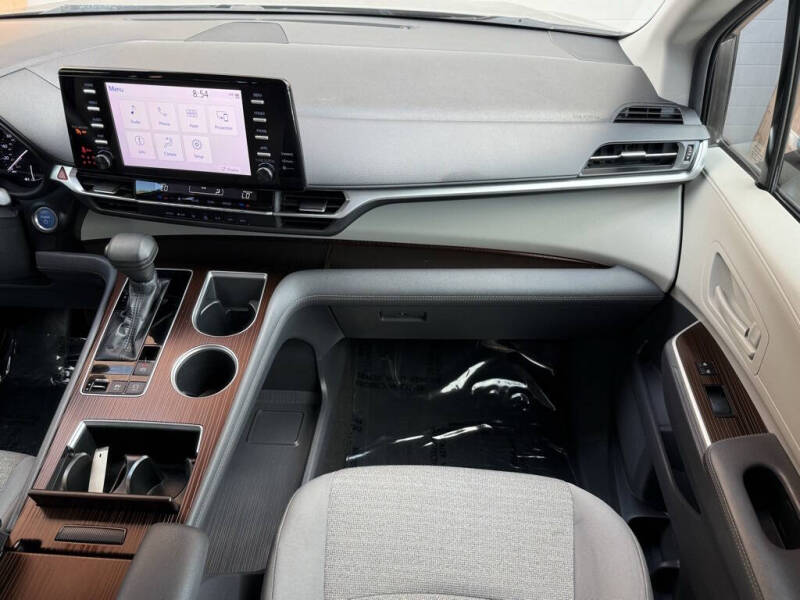 2021 Toyota Sienna LE 8-Passenger