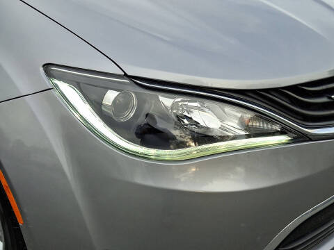 2017 Chrysler Pacifica Hybrid Touring Plus