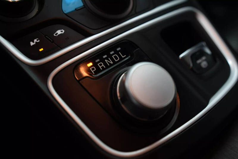 2017 Chrysler 200 Limited Platinum