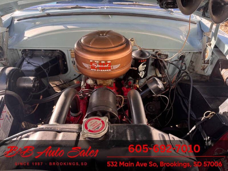 1952 Ford Crestline