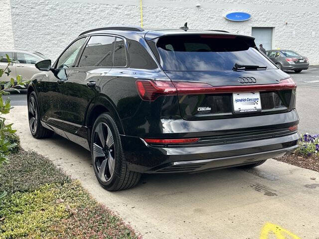 2022 Audi e-tron quattro Premium Plus