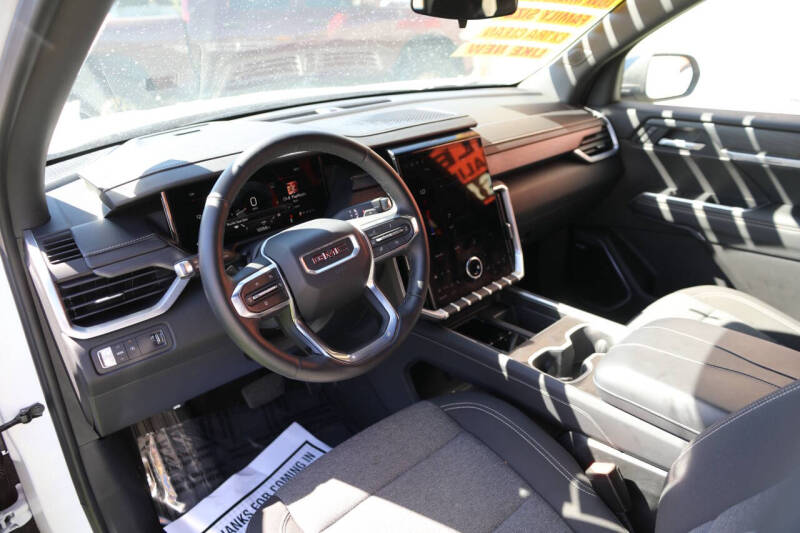 2025 GMC Acadia Elevation