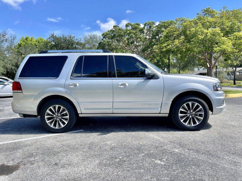 2017 LINCOLN Navigator SUV / Crossover - $25,995