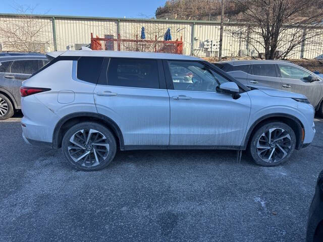 2024 Mitsubishi Outlander SE