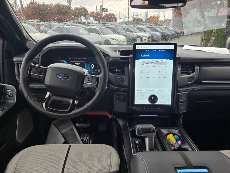 2025 Ford F-150 Lightning Platinum