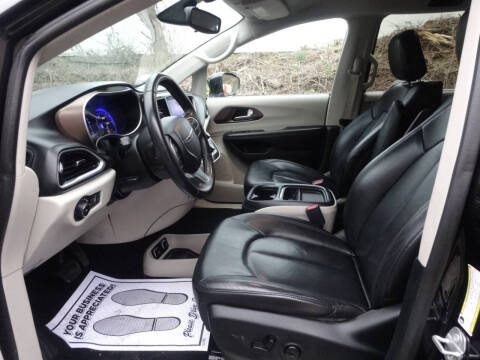 2017 Chrysler Pacifica Touring-L