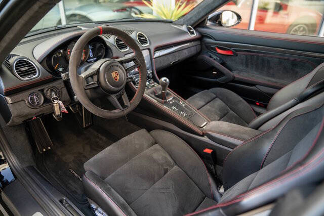 2021 Porsche 718 Cayman 9