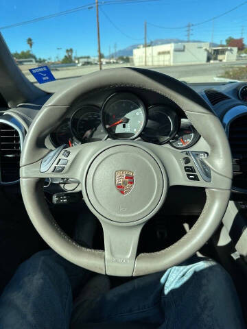 2013 Porsche Cayenne GTS