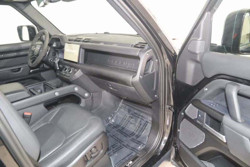 2023 Land Rover Defender 110 V8