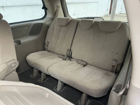 2008 Hyundai Entourage GLS