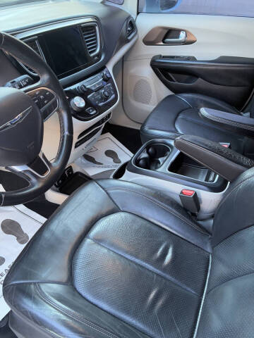 2017 Chrysler Pacifica Touring-L Plus