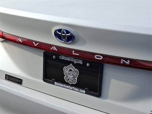 2021 Toyota Avalon Hybrid XLE