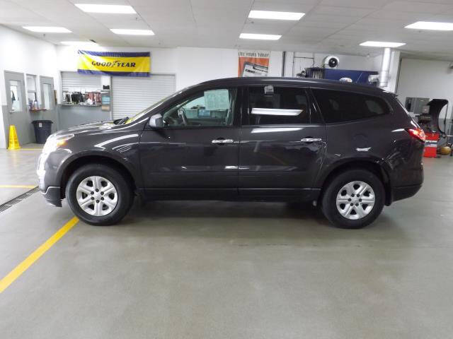 Used 2016 Chevrolet Traverse LS with VIN 1GNKRFED7GJ272537 for sale in Platteville, WI