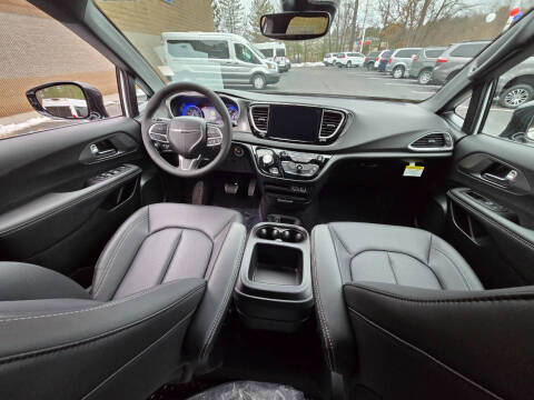 2025 Chrysler Voyager LX