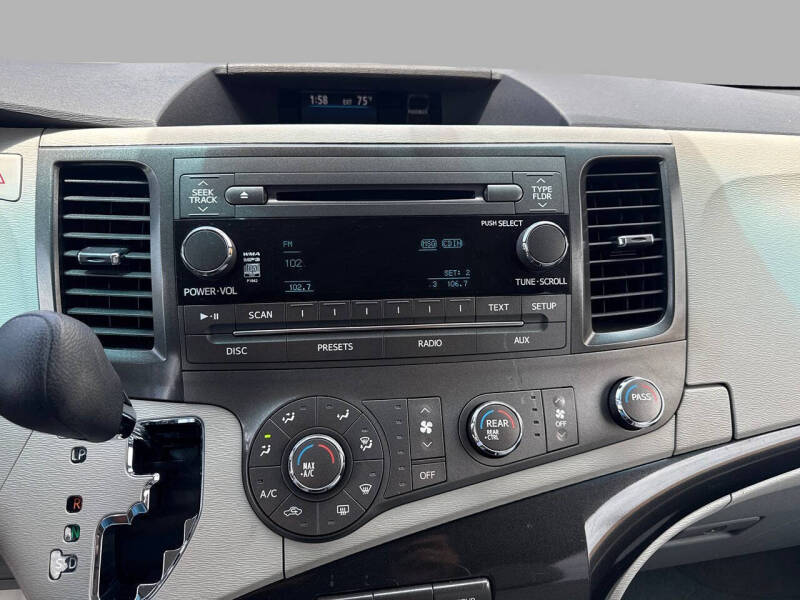 2011 Toyota Sienna LE 8-Passenger
