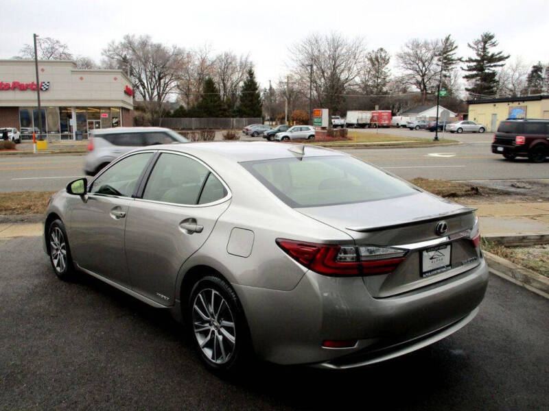 2016 Lexus ES 300h