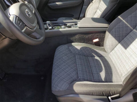 2025 Volvo XC60 B5 Core Dark Theme