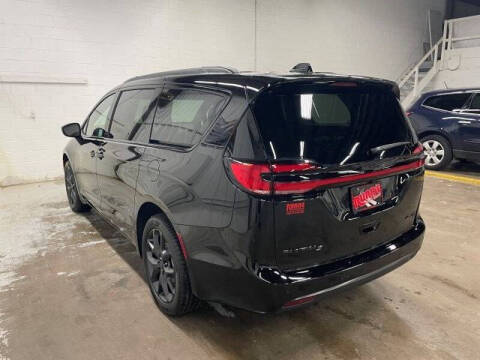 2027 Chrysler Pacifica Limited